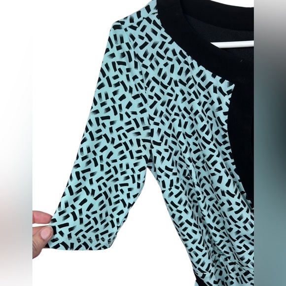 Le Château graphic retro dress, S, belted, peephole neckline, ‘40s style wrap - Picture 5 of 10